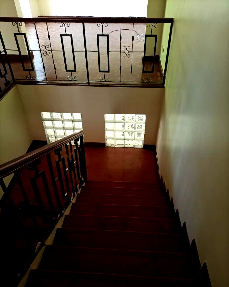 5-Ensuite Townhouse with Pool & Staff Quarters - Lavington
