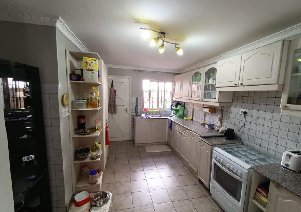 Refurbished 4-Bed Maisonette with DSQ & Wooden Floors - Lavington