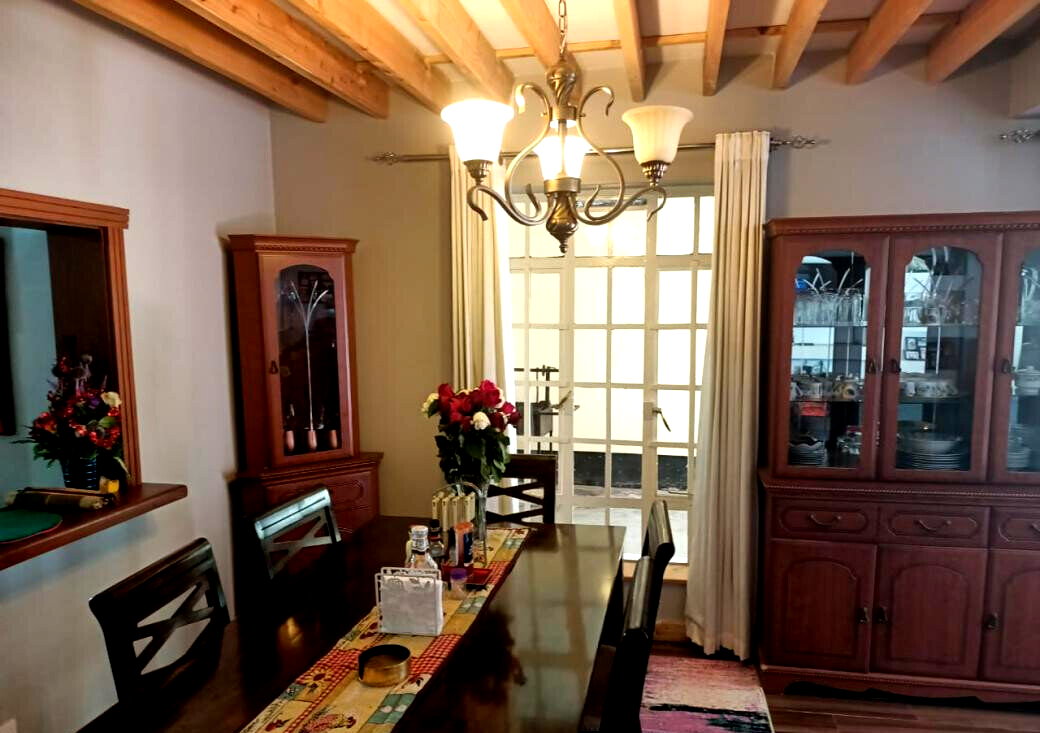 Refurbished 4-Bed Maisonette with DSQ & Wooden Floors - Lavington