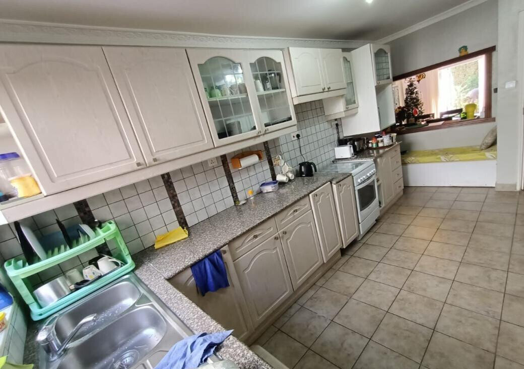 Refurbished 4-Bed Maisonette with DSQ & Wooden Floors - Lavington