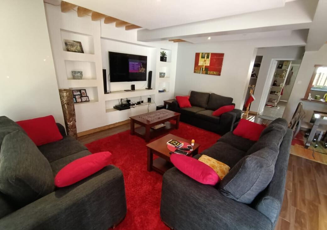 Refurbished 4-Bed Maisonette with DSQ & Wooden Floors - Lavington
