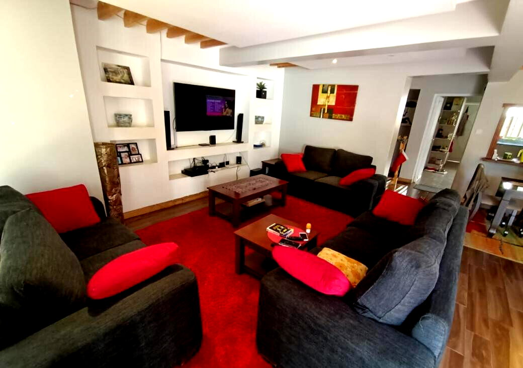 Refurbished 4-Bed Maisonette with DSQ & Wooden Floors - Lavington