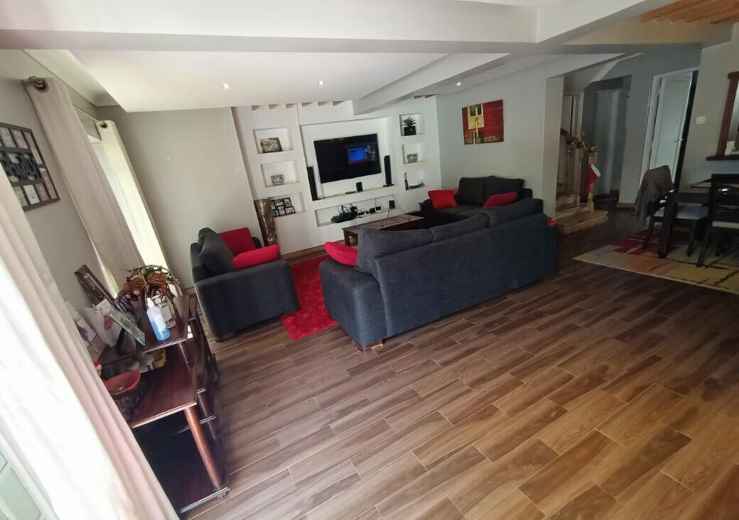 Refurbished 4-Bed Maisonette with DSQ & Wooden Floors - Lavington
