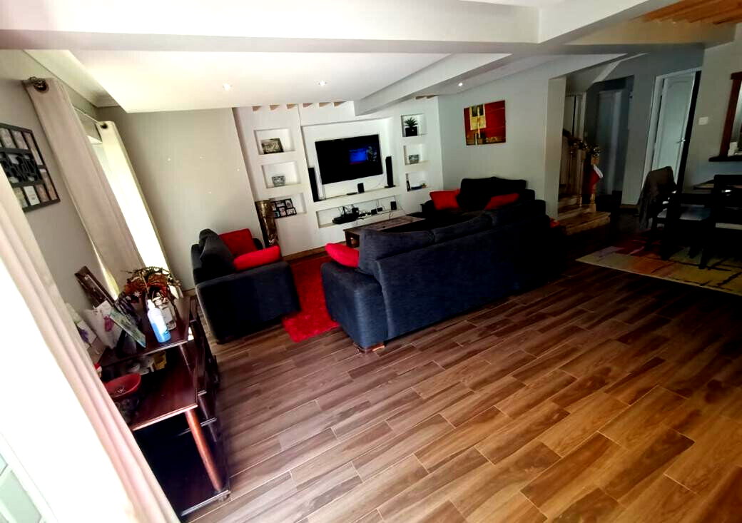Refurbished 4-Bed Maisonette with DSQ & Wooden Floors - Lavington