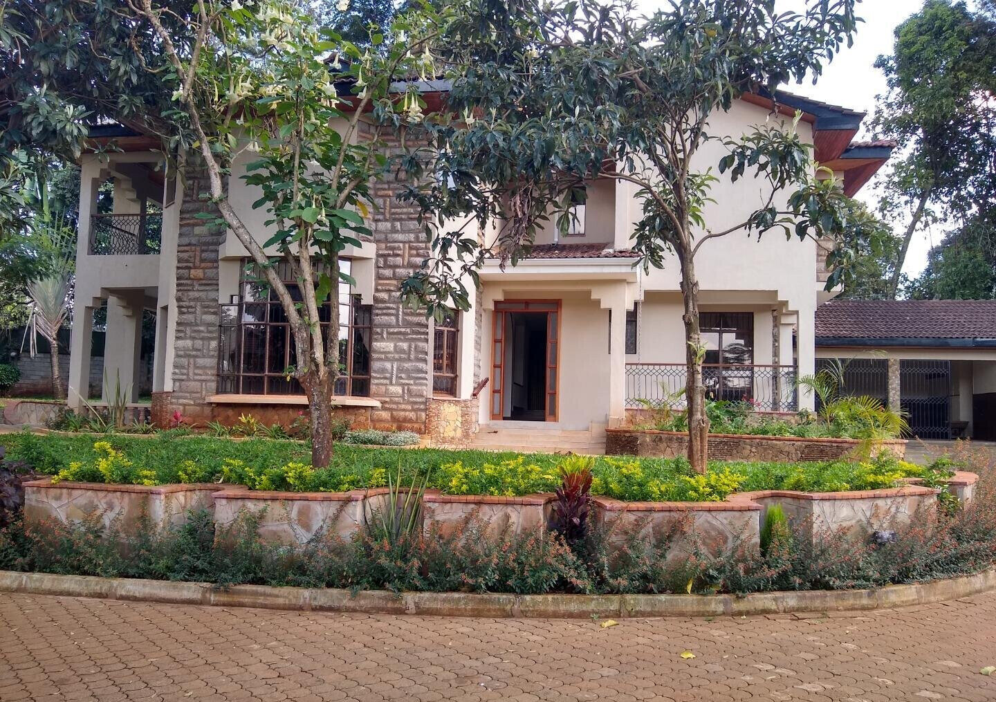 Half Acre 5BR Haven at KSh 550K