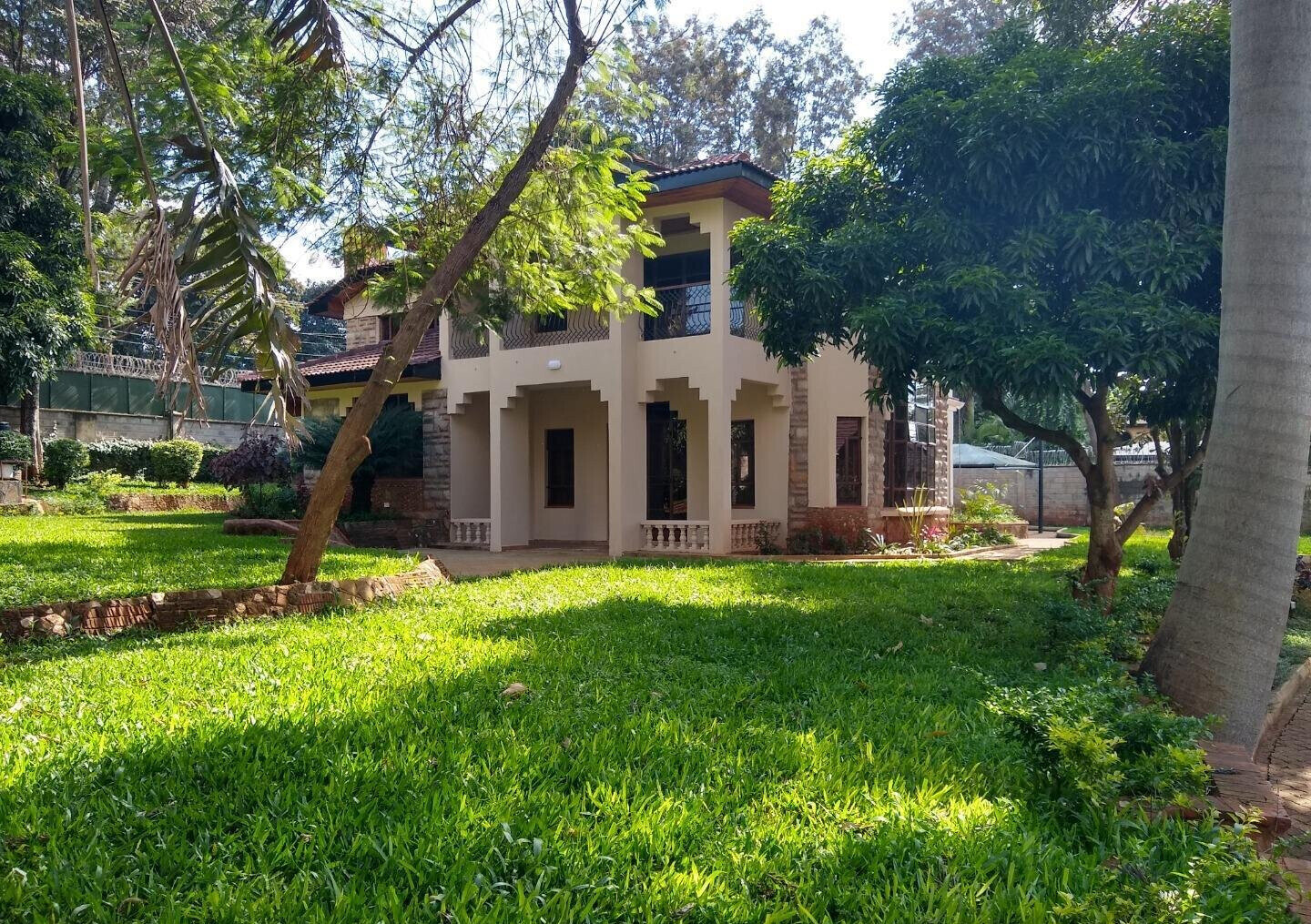 Half Acre 5BR Haven at KSh 550K