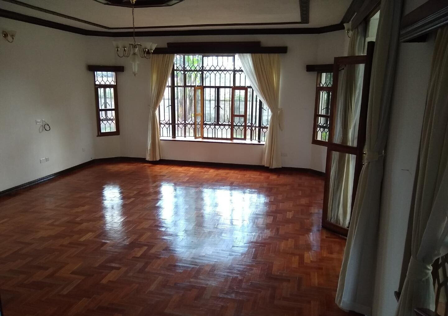Half Acre 5BR Haven at KSh 550K