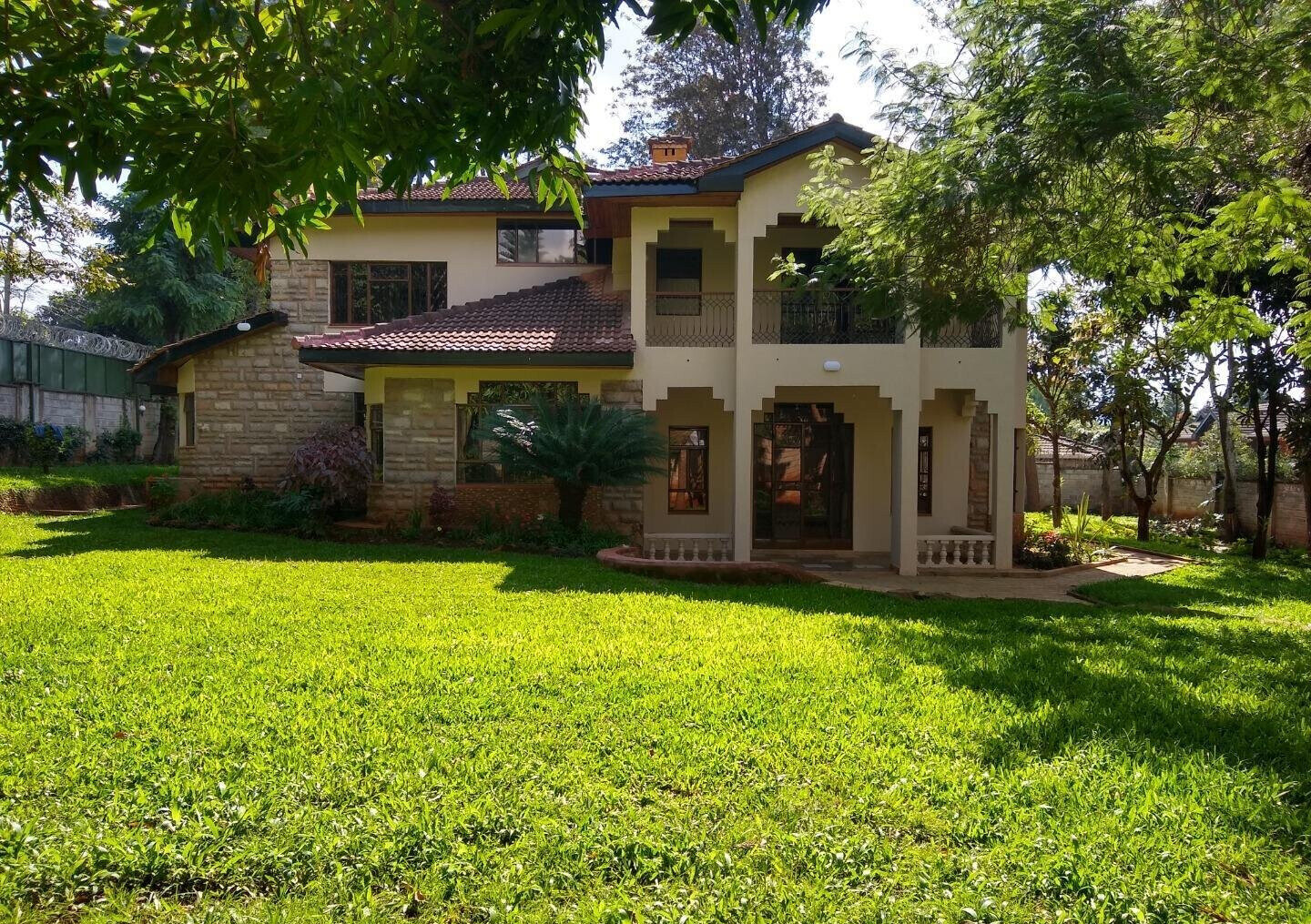 Half Acre 5BR Haven at KSh 550K