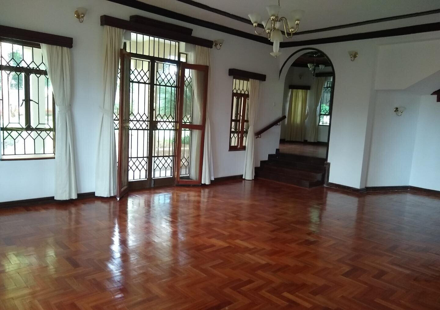 Half Acre 5BR Haven at KSh 550K