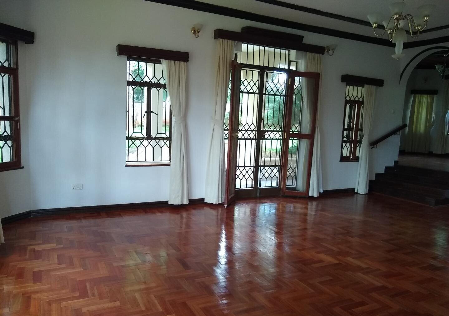Half Acre 5BR Haven at KSh 550K