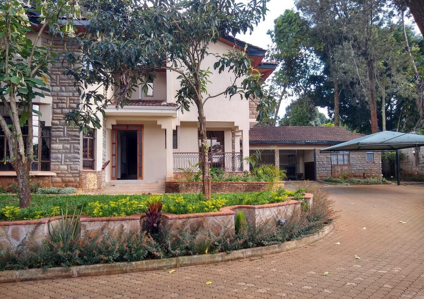 Half Acre 5BR Haven at KSh 550K