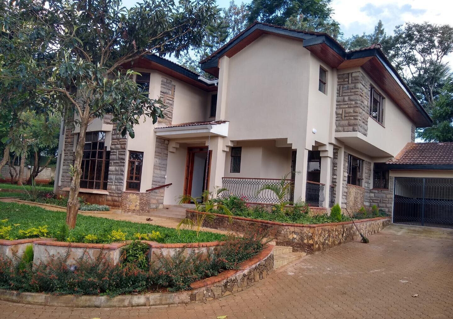 Half Acre 5BR Haven at KSh 550K