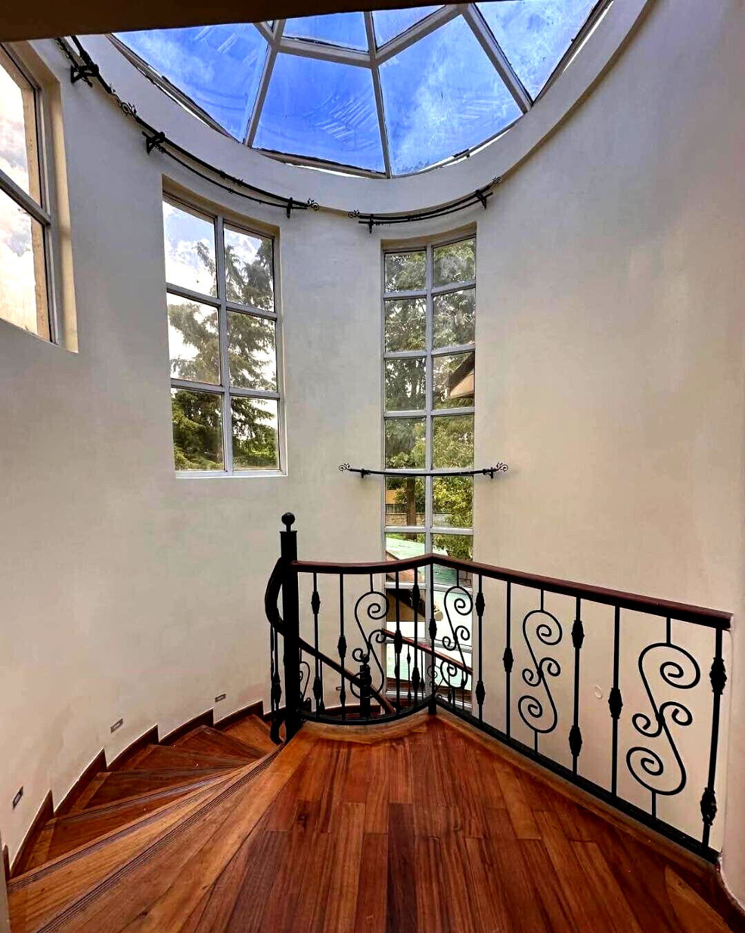5-Ensuite Family Home with Fireplace & Garden - Lavington