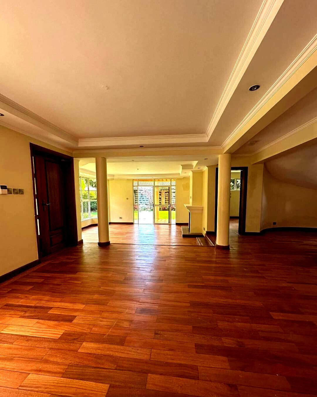 5-Ensuite Family Home with Fireplace & Garden - Lavington