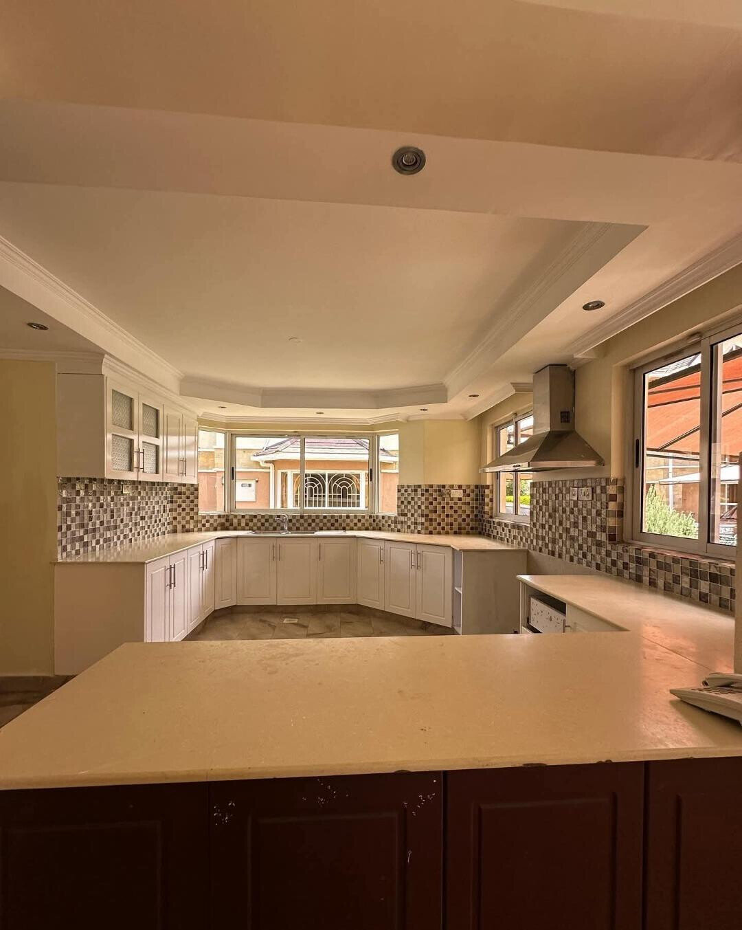 5-Ensuite Family Home with Fireplace & Garden - Lavington