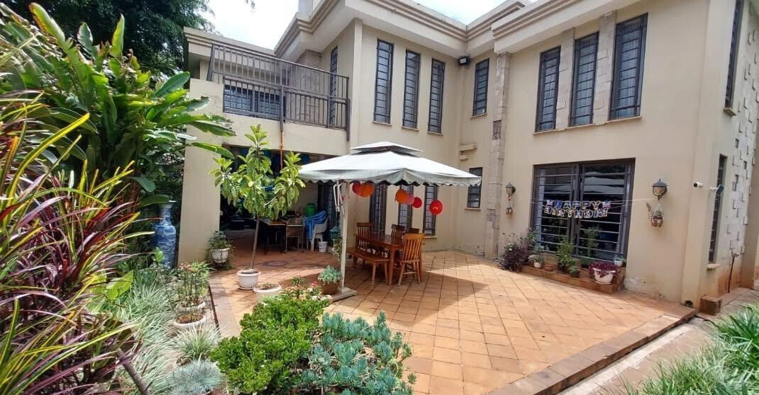 5-Ensuite Townhouse with DSQ & Borehole – Karen Near The Hub