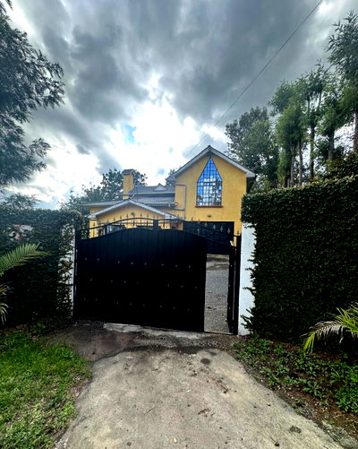 Quarter Acre 5BR Garden Home