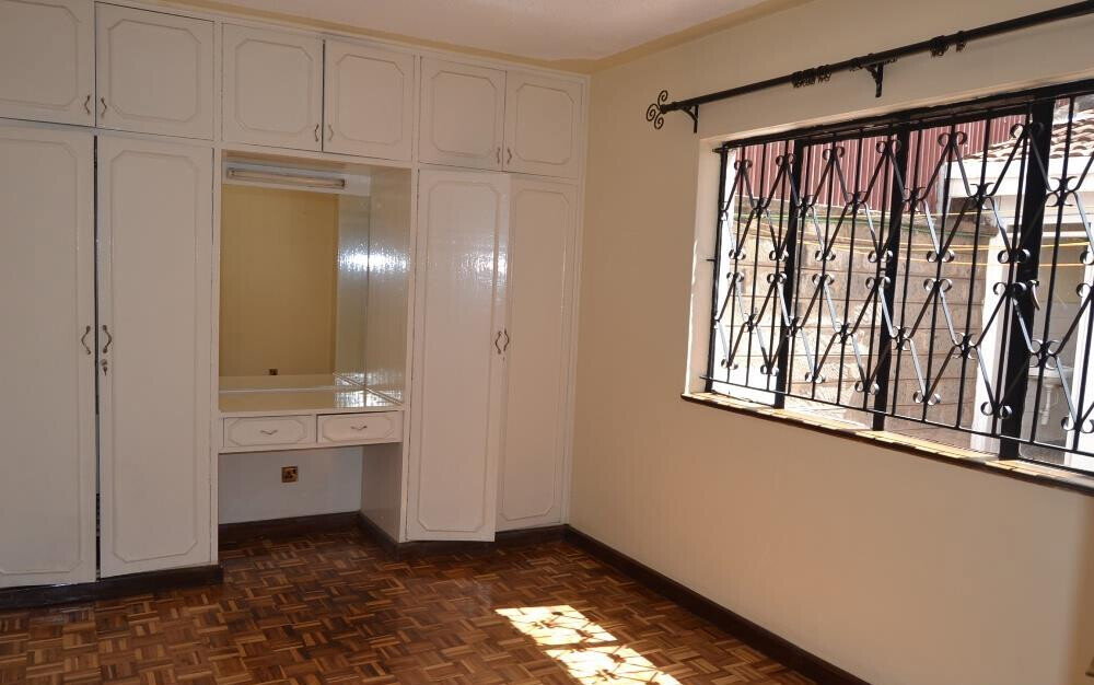4BR Townhouse with Solar & Modern Kitchen - Westlands