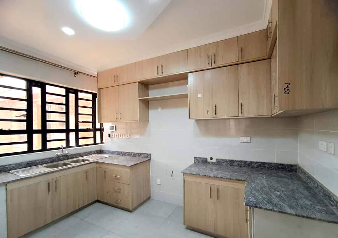 4BR All-Ensuite Townhouse with Sunken Lounge & Ready Title - Membley