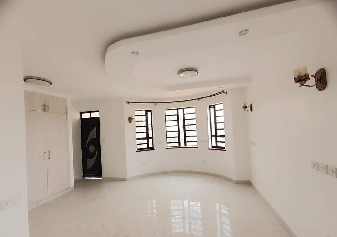 4BR All-Ensuite Townhouse with Sunken Lounge & Ready Title - Membley