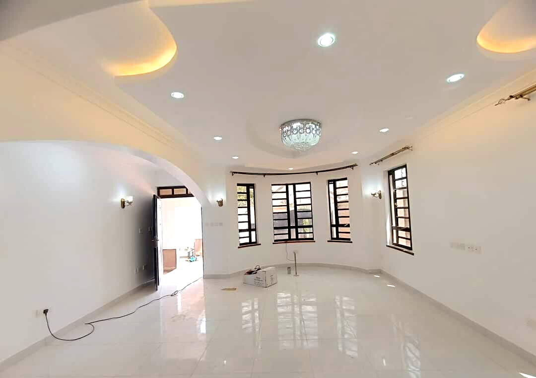 4BR All-Ensuite Townhouse with Sunken Lounge & Ready Title - Membley