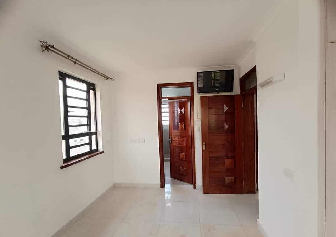 4BR All-Ensuite Townhouse with Sunken Lounge & Ready Title - Membley