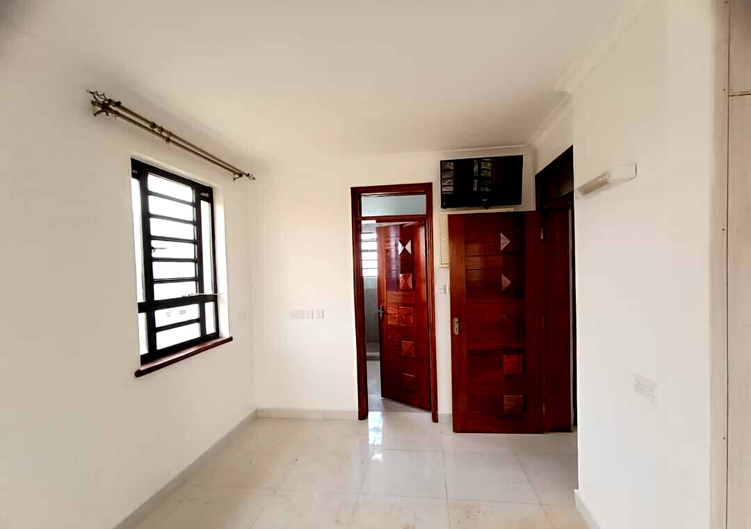 4BR All-Ensuite Townhouse with Sunken Lounge & Ready Title - Membley