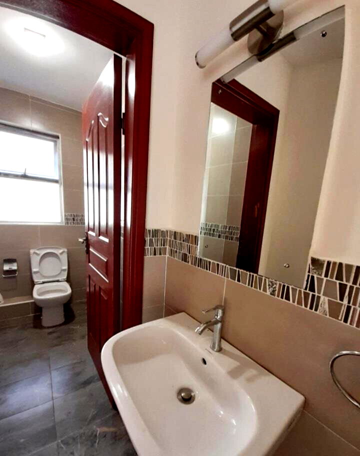 5-Ensuite Townhouse with Gym, Jacuzzi & Steam - Lavington