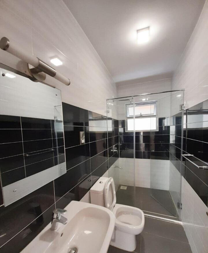 5-Ensuite Townhouse with Gym, Jacuzzi & Steam - Lavington