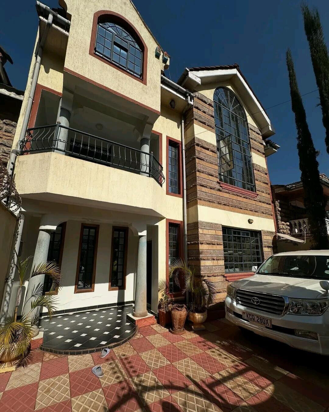 7-Bedroom Family Home with 20,000L Water Reserve – Langata