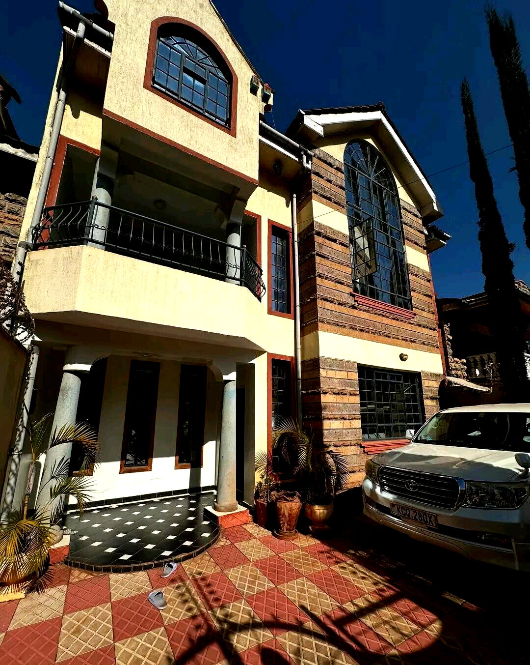 7-Bedroom Family Home with 20,000L Water Reserve – Langata