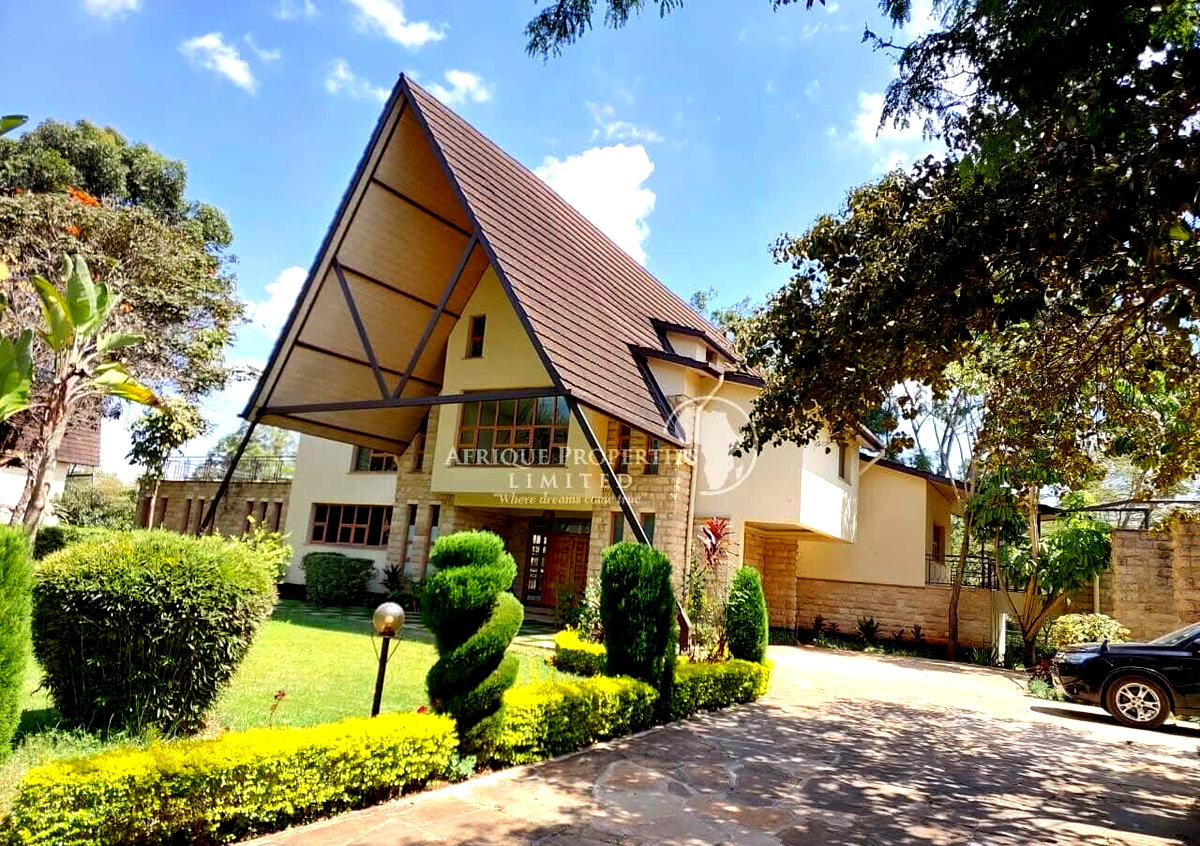 5-Ensuite Townhouse with Fireplace & DSQ – Karen Gated Estate