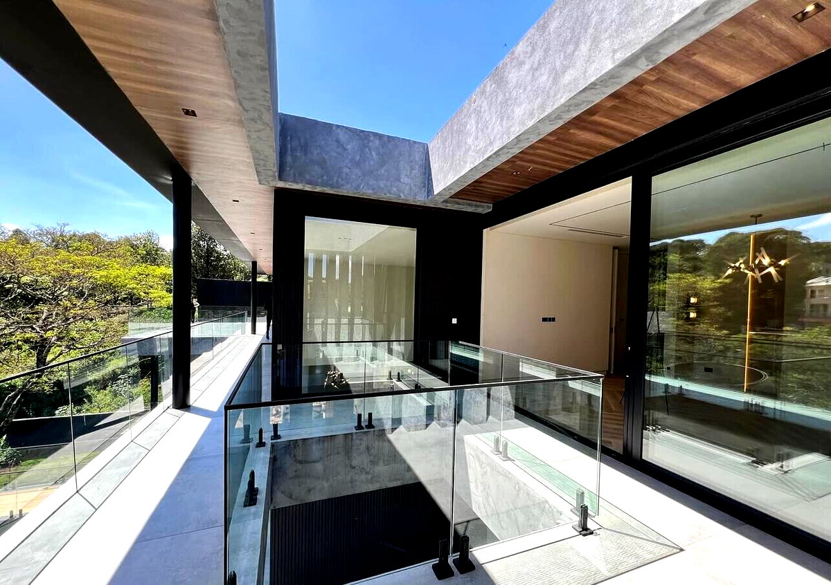 Half-Acre Townhouse with Heated Pool & Servant's Quarter - Kitisuru