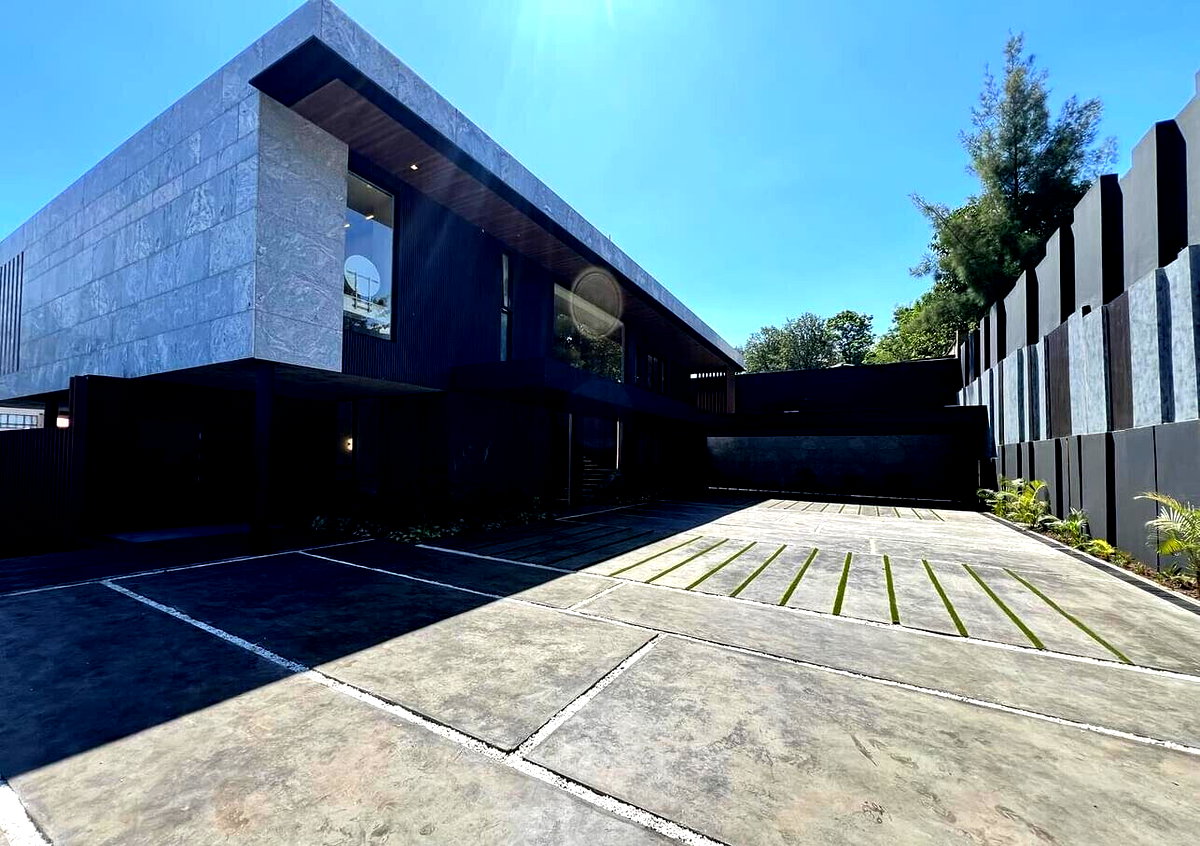 Half-Acre Townhouse with Heated Pool & Servant's Quarter - Kitisuru