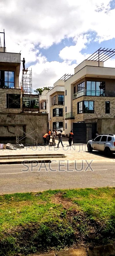 5bdrm House in Valley Arcade, Lavington for sale - Image 1