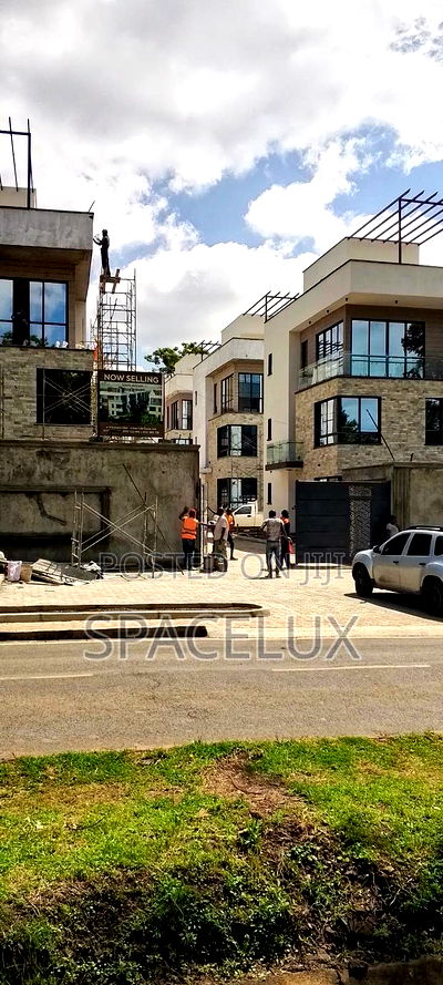 5bdrm House in Valley Arcade, Lavington for sale - Image 2