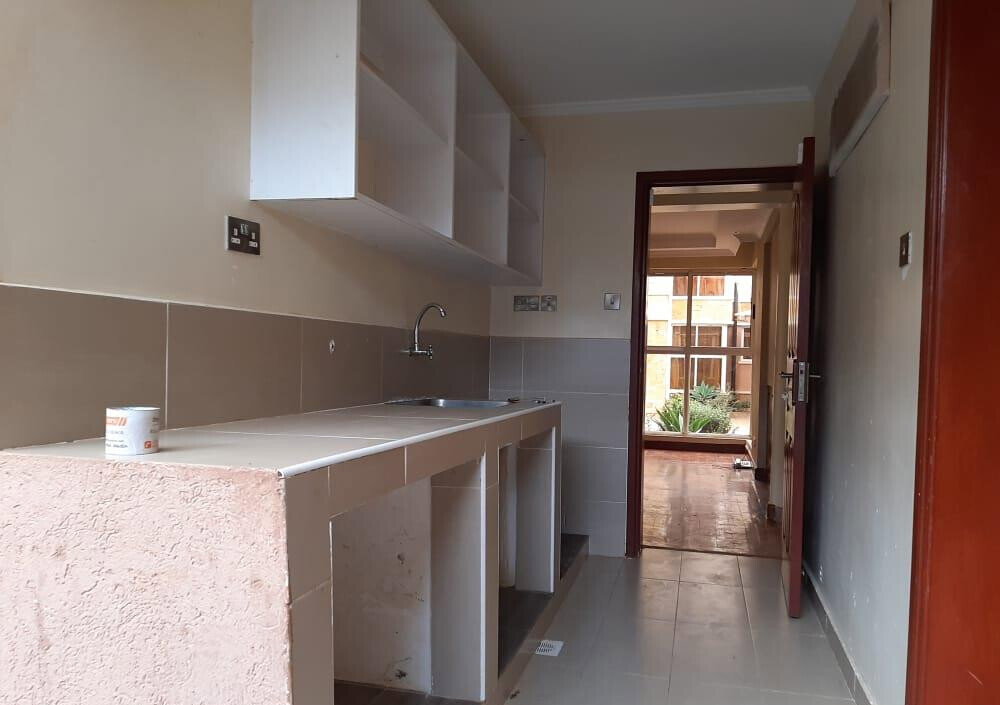 5-Ensuite Townhouse with Private Garden & Fireplace - Lavington