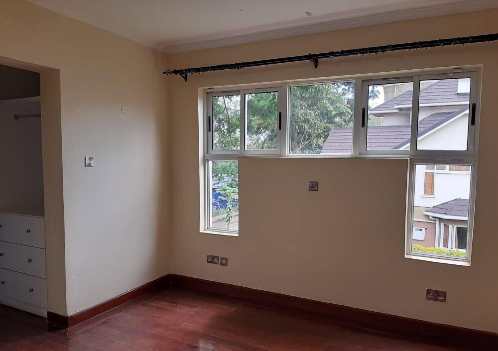 5-Ensuite Townhouse with Private Garden & Fireplace - Lavington