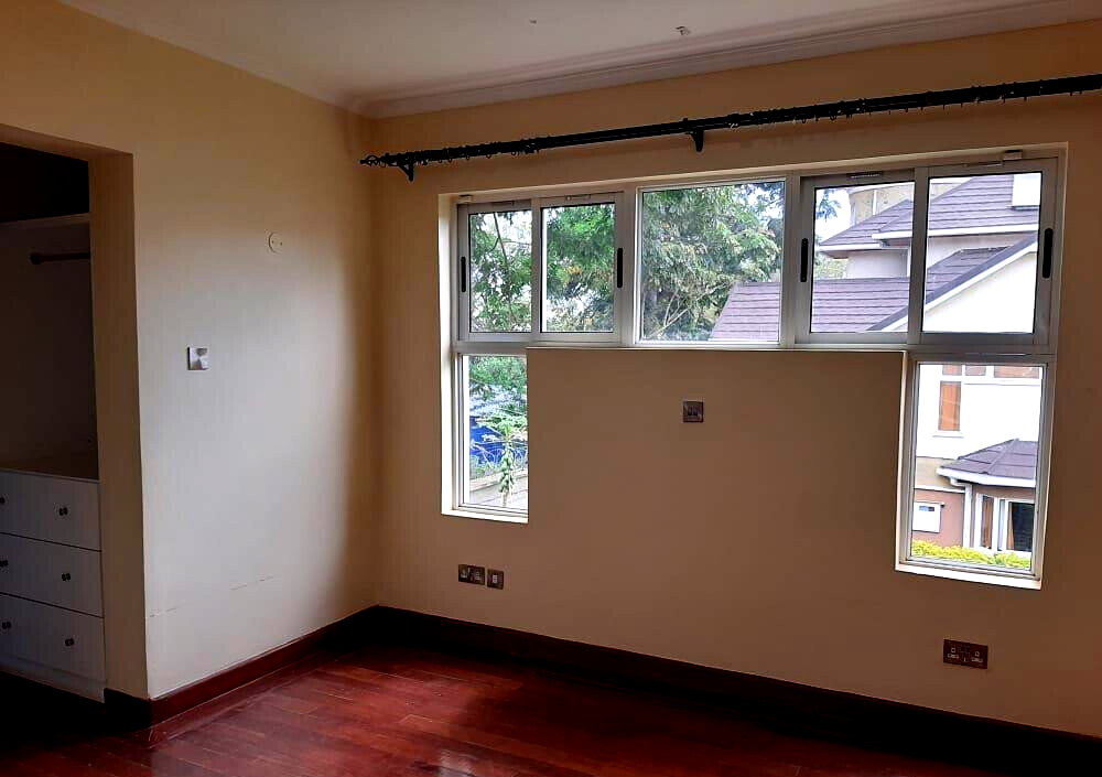 5-Ensuite Townhouse with Private Garden & Fireplace - Lavington