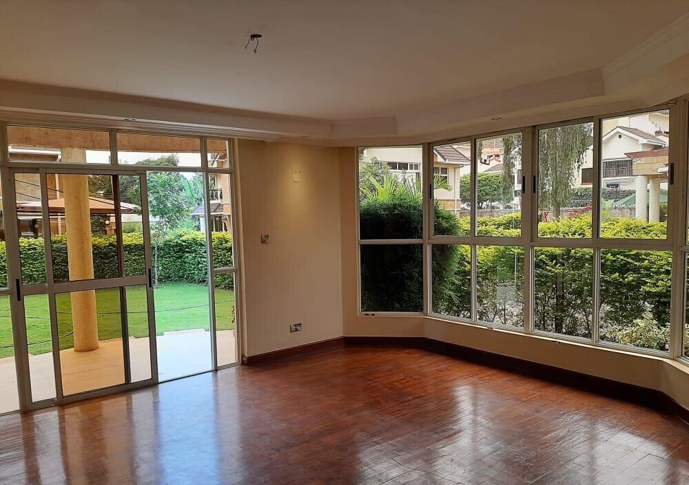 5-Ensuite Townhouse with Private Garden & Fireplace - Lavington