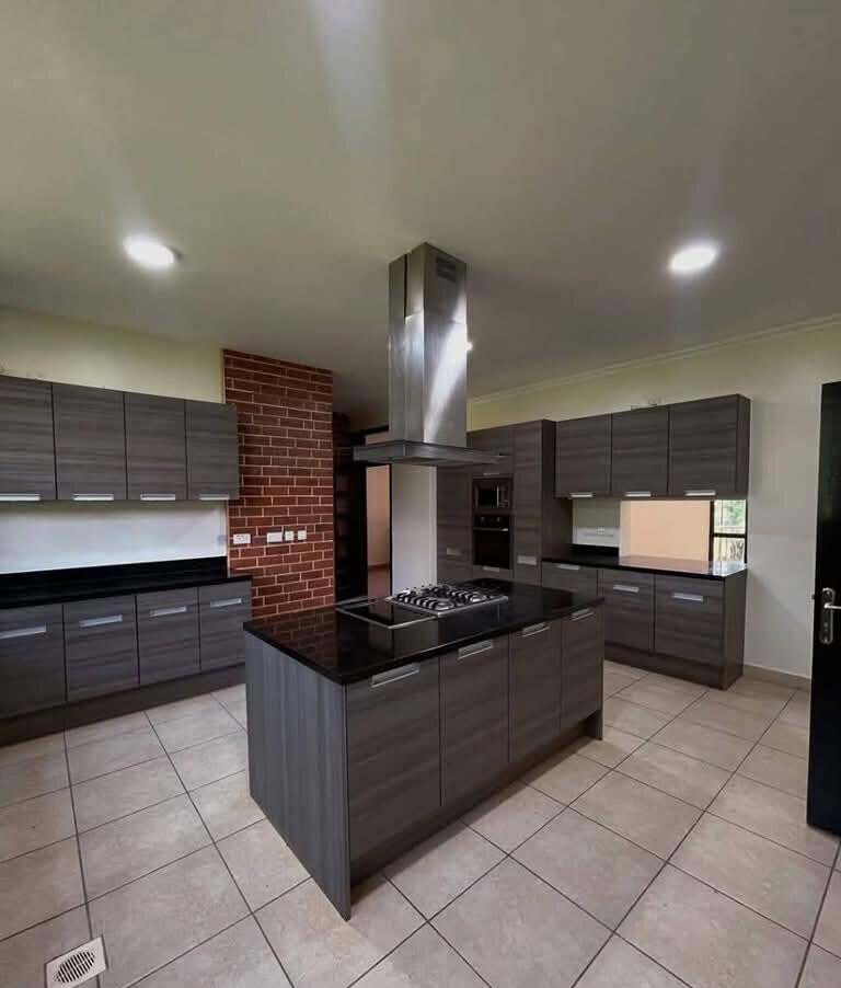 5-Ensuite Villa with Man-Made Dam & Clubhouse – Karen