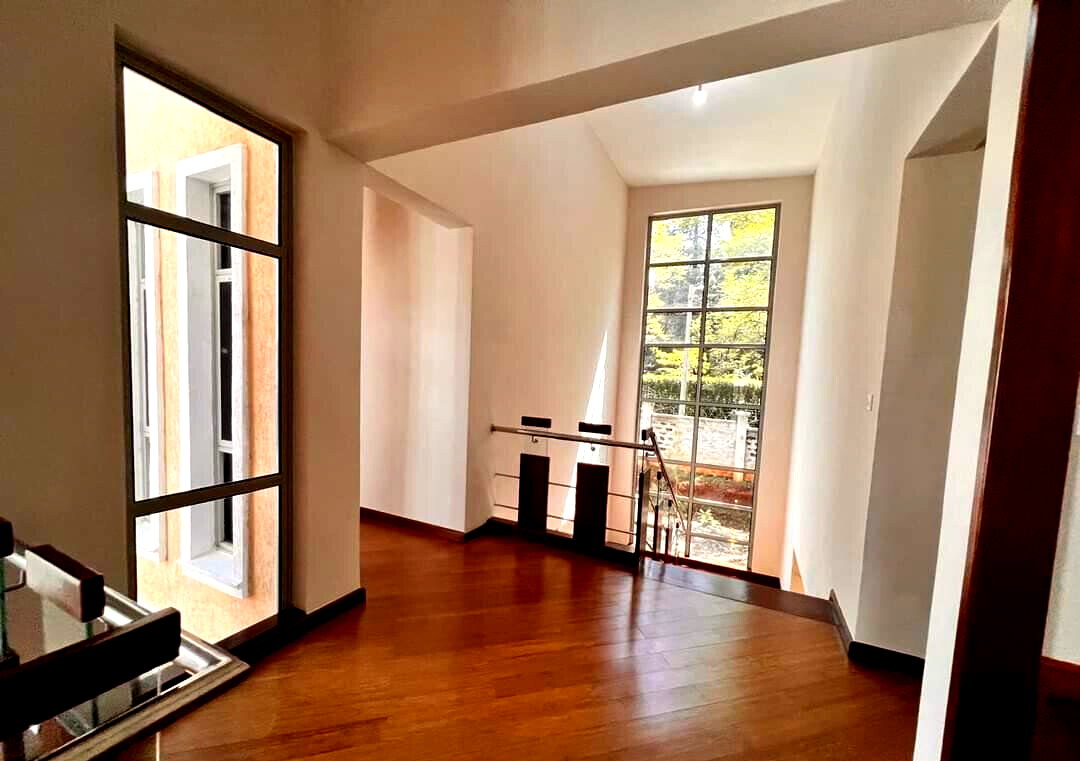 5-Ensuite Contemporary Villa with DSQ & 24-Hour Video Security – Karen