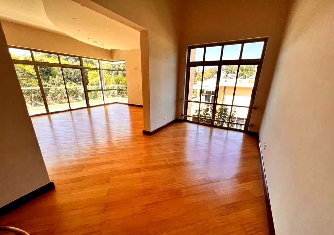 5-Ensuite Contemporary Villa with DSQ & 24-Hour Video Security – Karen