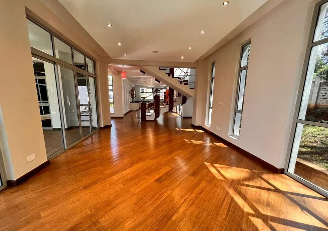 5-Ensuite Contemporary Villa with DSQ & 24-Hour Video Security – Karen