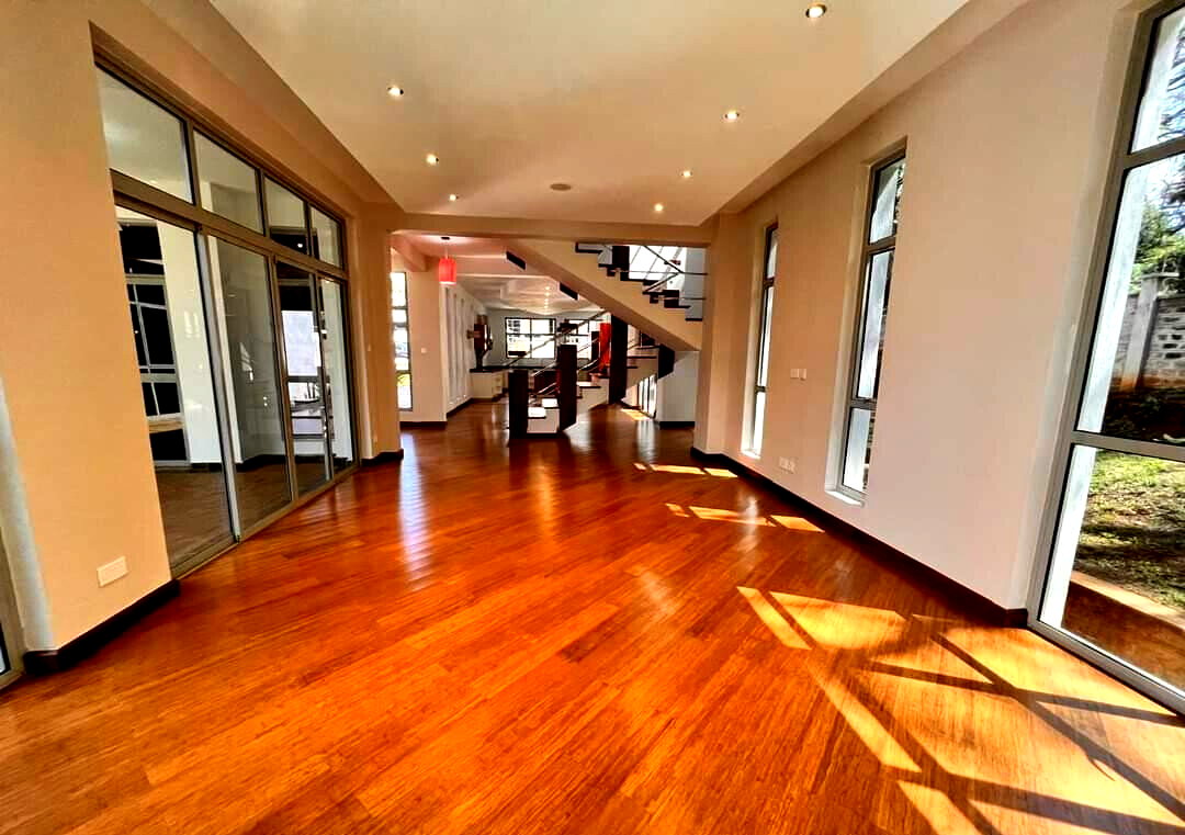 5-Ensuite Contemporary Villa with DSQ & 24-Hour Video Security – Karen