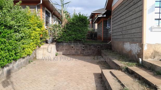 3bdrm Bungalow in Pinewood Estate, Kenyatta Road / Theta for sale
