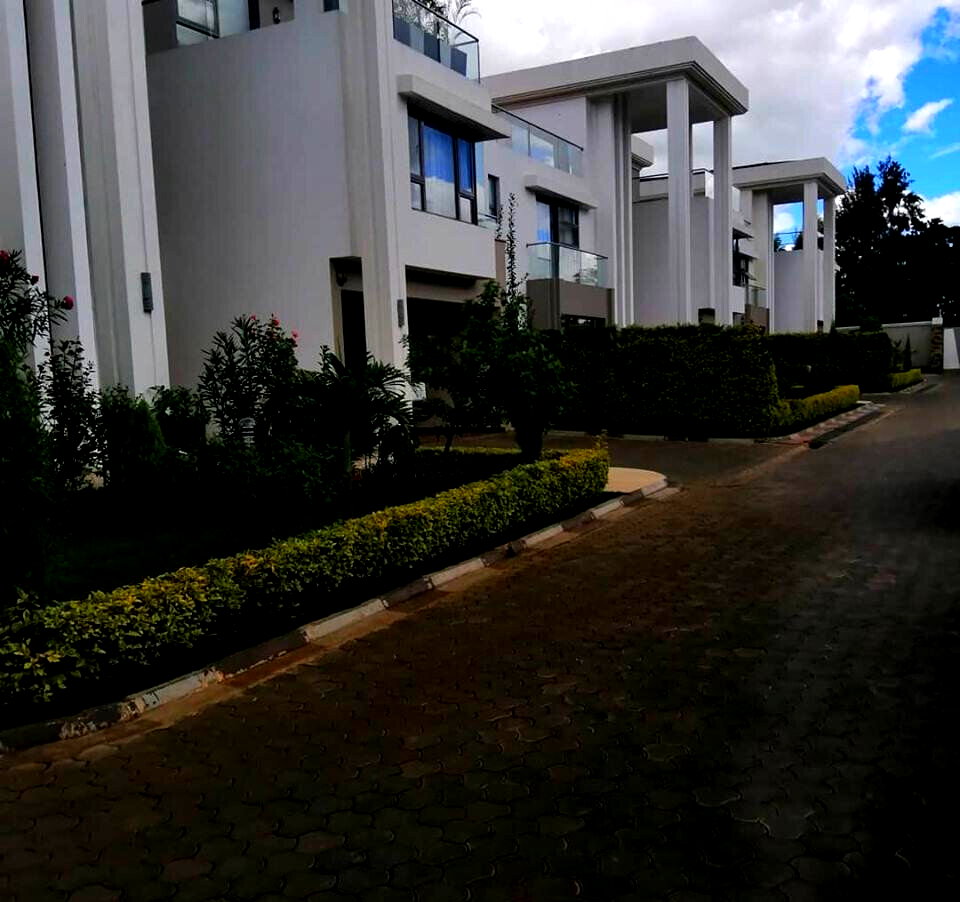 Lavishly Designed Corner Villa with Pool & Generator - Lavington