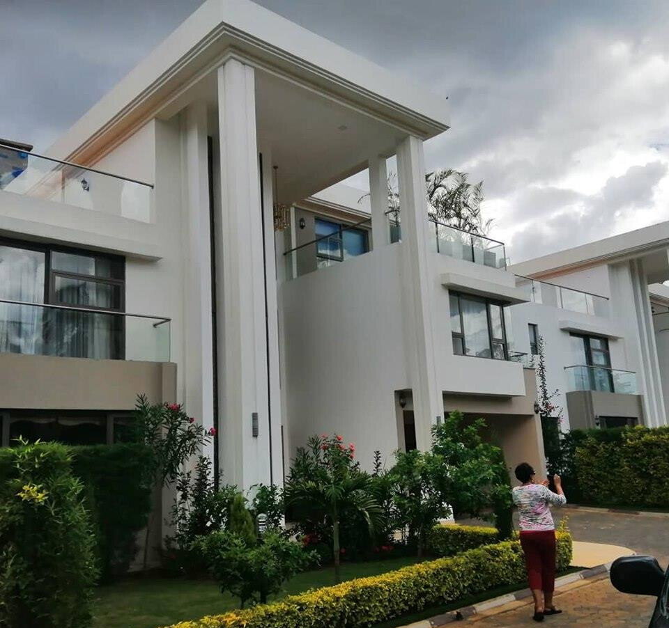 Lavishly Designed Corner Villa with Pool & Generator - Lavington