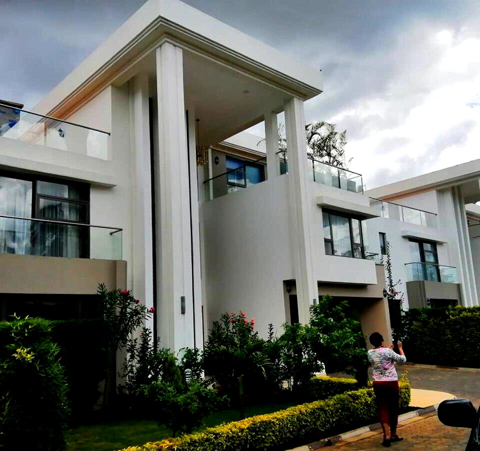 Lavishly Designed Corner Villa with Pool & Generator - Lavington