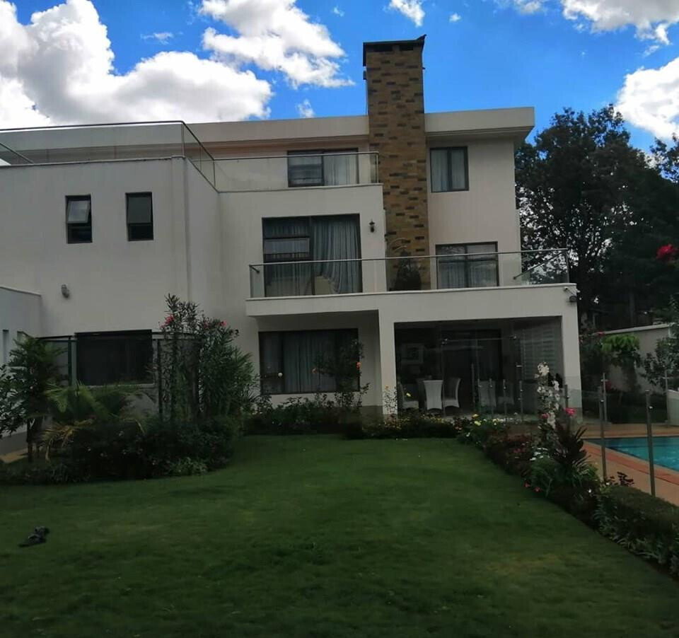 Lavishly Designed Corner Villa with Pool & Generator - Lavington